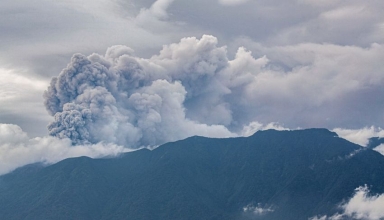 indonesia volcano eruption kills 11 hikers, 12 missing