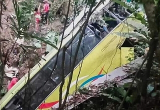 philippines bus crash kills 28 on 'killer curve' road (2)
