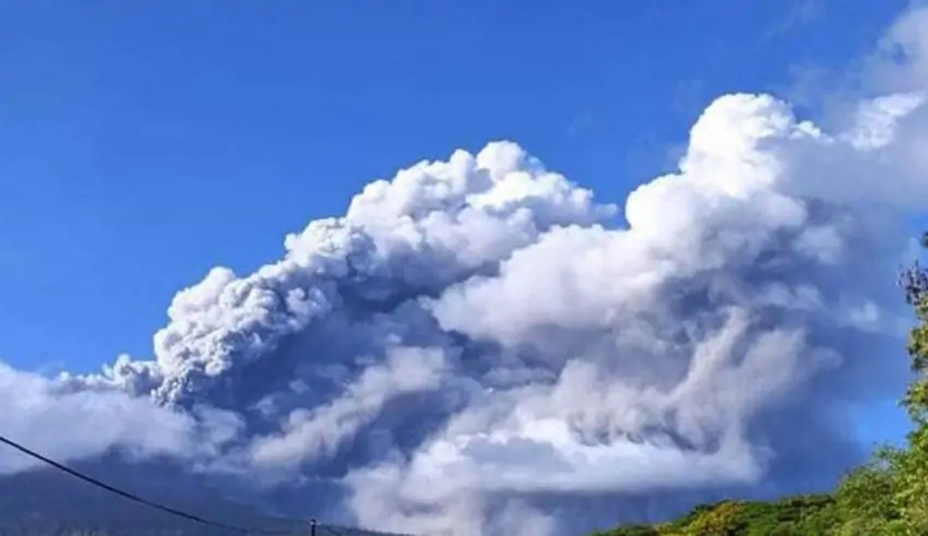 Mount Lewotobi Laki-Laki Erupts Again, Prompting Evacuation of Villages