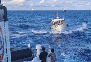 breaking waves philippines firm on no deal stance in south china sea dispute