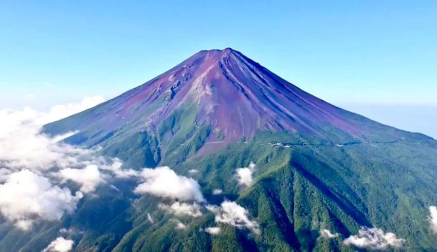 Record Snow Delay Leaves Japan’s Mount Fuji Bare in October: Climate Change Alters Iconic Landscape