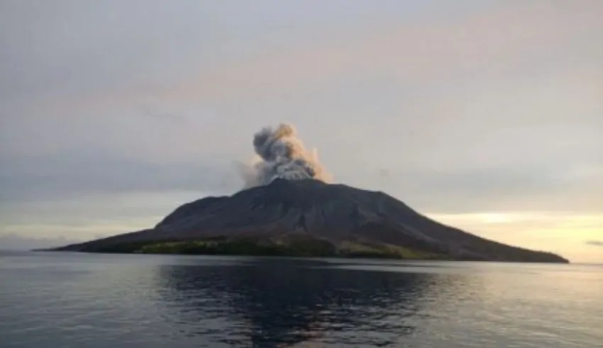 Mount Ruang Erupts and the Volcanic Ash Spreads Over the Three Districts