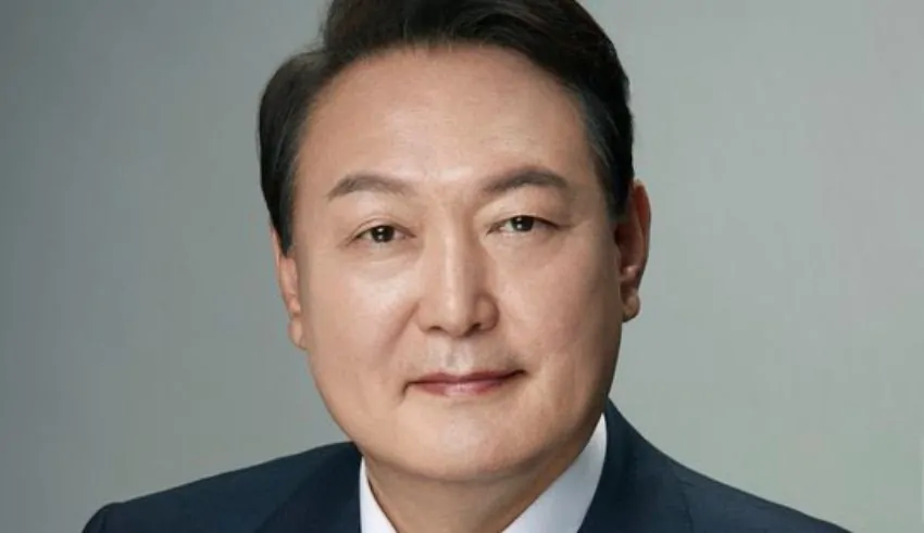 South Korea in Crisis: President Yoon Banned from Travel After Martial Law Uproar