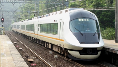 the railway service between kintetsu nagoya line tomiyoshi to kuwana has been suspended