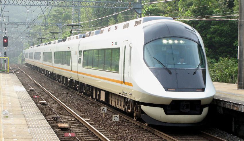 the railway service between kintetsu nagoya line tomiyoshi to kuwana has been suspended