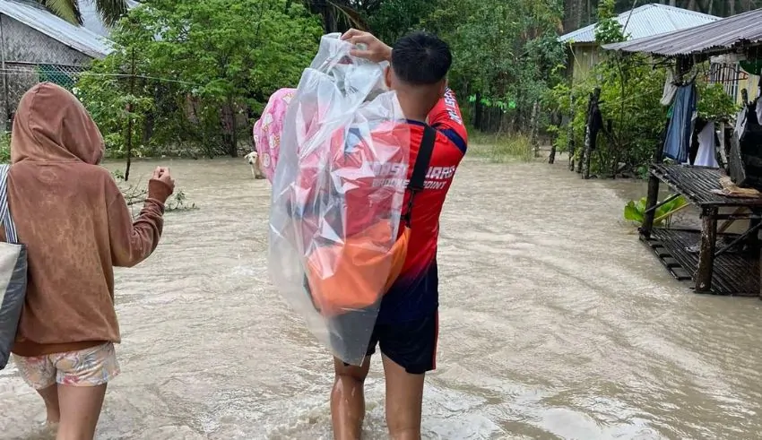 Palawan Floats After a Heavy Rain and Flood: DRRT Arrives to Rescue