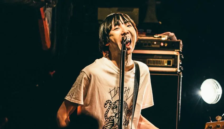 kozak maeda and many people pay tribute to the japanese guitarist. who is yosunobu kuwahara