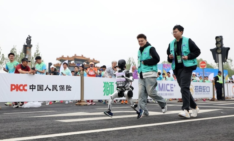 Humanoid Robots Join Beijing Half Marathon Race