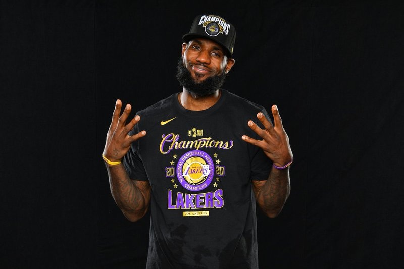 LeBron James Weighs $105M Lakers Deal During Injury and Retirement Speculation