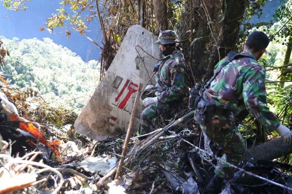 garuda indonesia boeing 737 crash