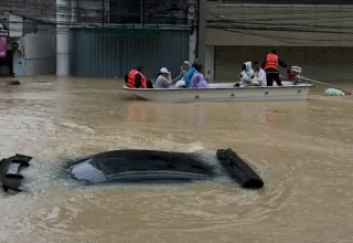 climate extremes trigger deadly floods in thailand and malaysia