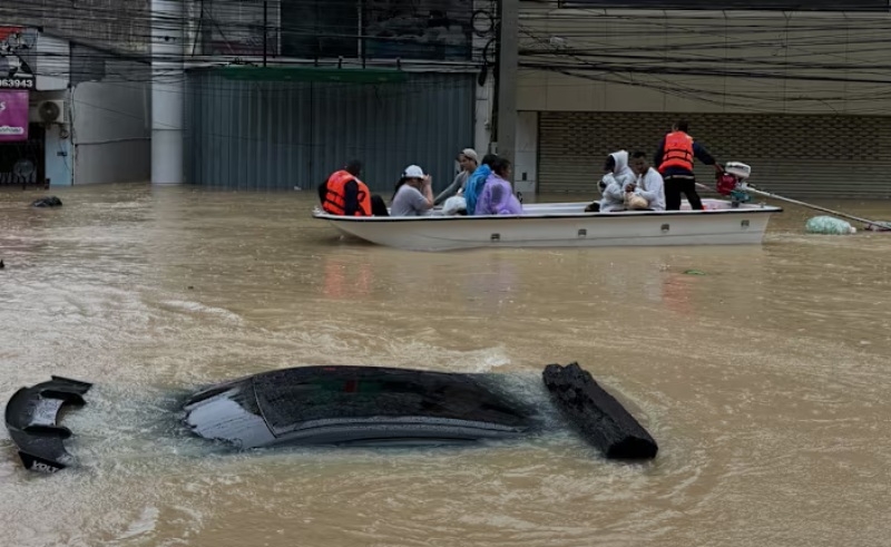 climate extremes trigger deadly floods in thailand and malaysia