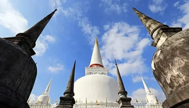 wat phra mahathat guide